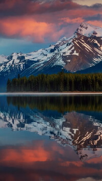 Góry Skaliste nad jeziorem Maligne Lake