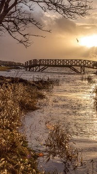 Mostek nad rzeką