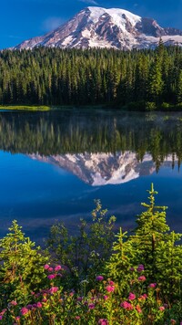 Odbicie góry w jeziorze Reflection Lake