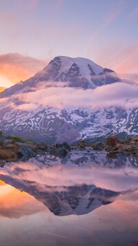 Stratowulkan Mount Rainier i jezioro Reflection Lake