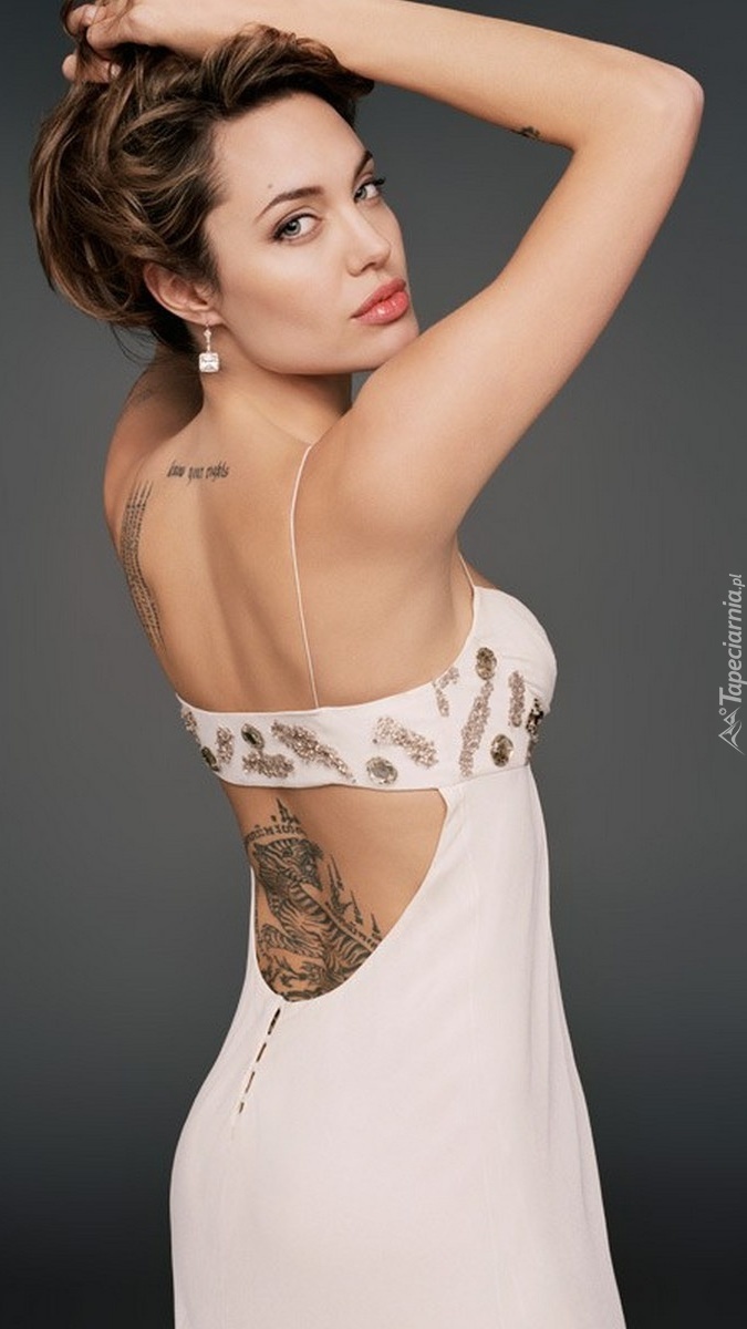 Angelina Jolie z tatuażami