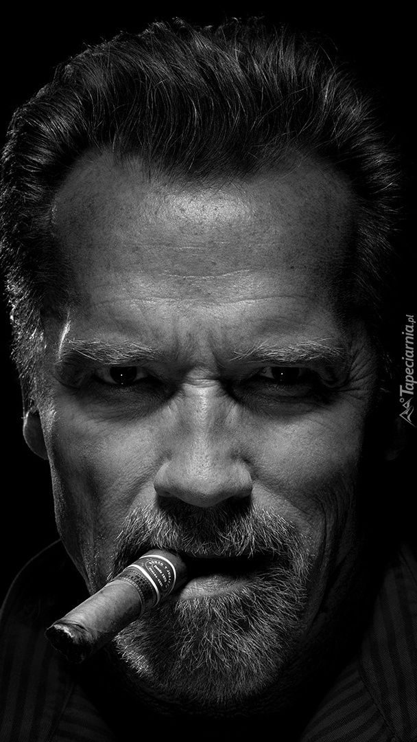 Arnold Schwarzenegger z cygarem
