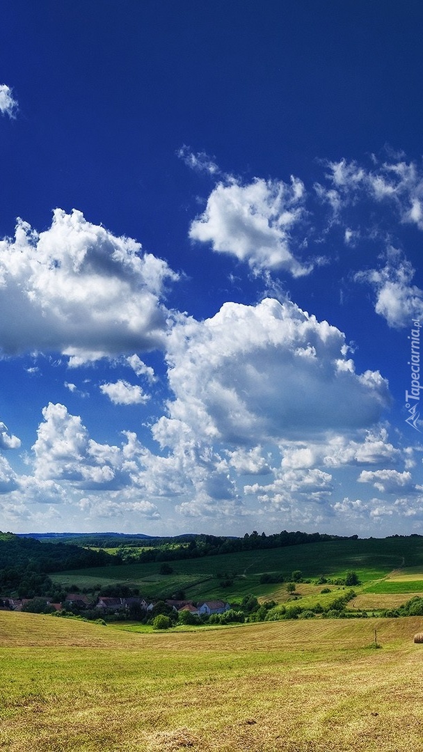 Chmury nad wsią