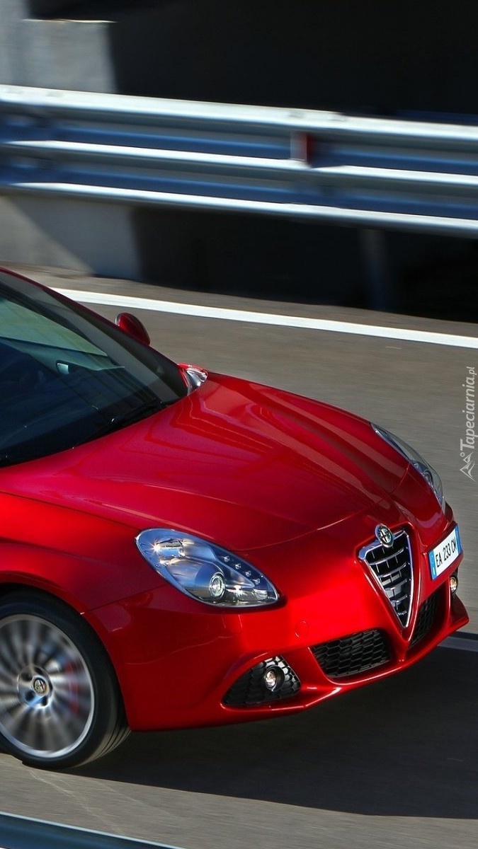 Czerwone Alfa Romeo Giulietta