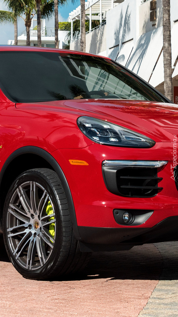 Czerwone Porsche Cayenne