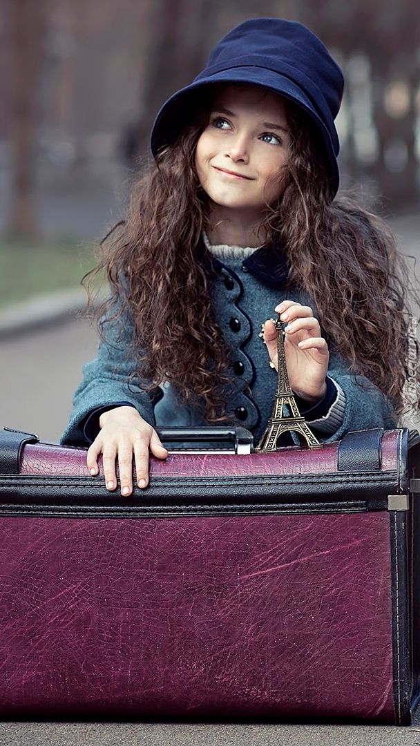 Dziewczynka z walizką