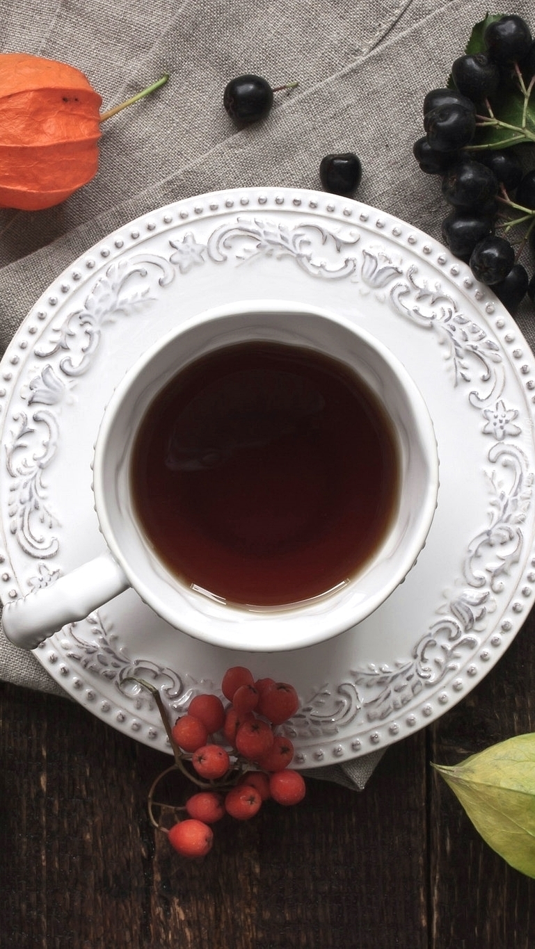 Filiżanka herbaty na talerzyku