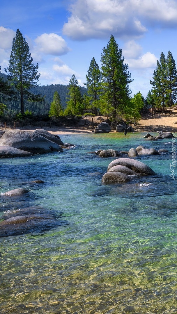 Głazy w jeziorze Tahoe Lake