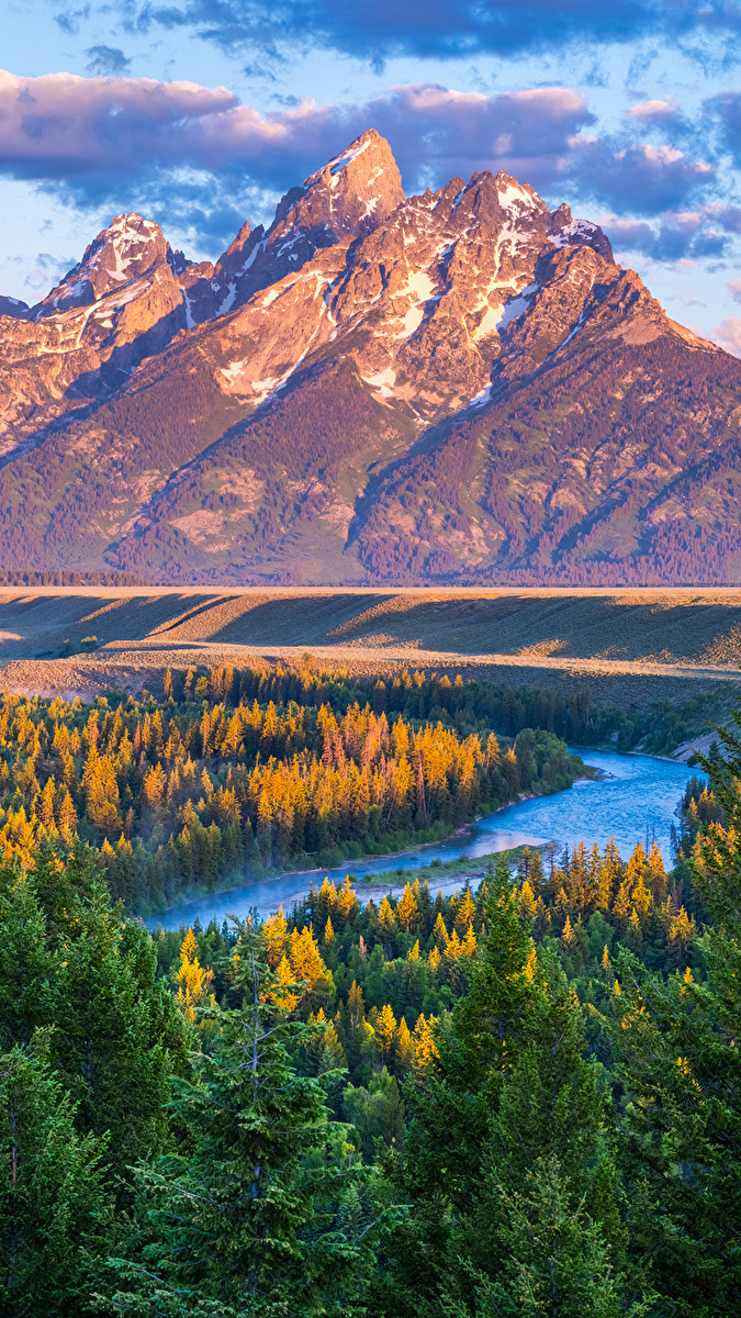 Góry i rzeka Snake River w Parku Narodowym Grand Teton