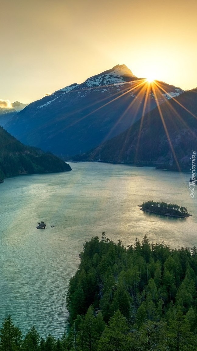 Jezioro Diablo Lake w Górach Kaskadowych