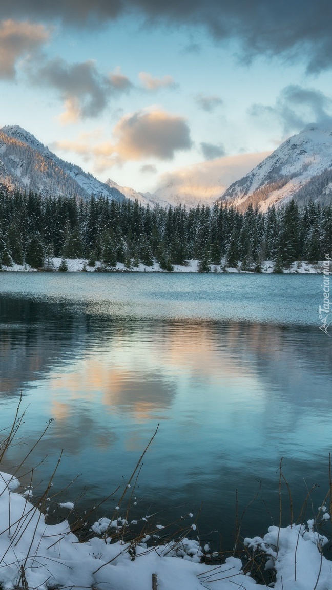 Jezioro Gold Creek Pond w górach Kaskadowych