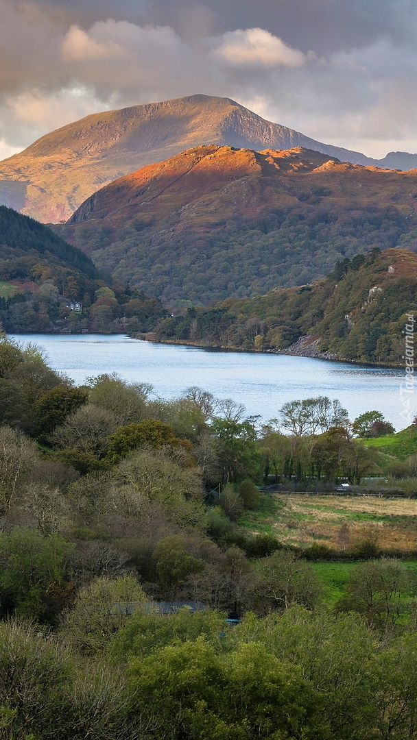 Jezioro Llyn Gwynant w górach Kambryjskich