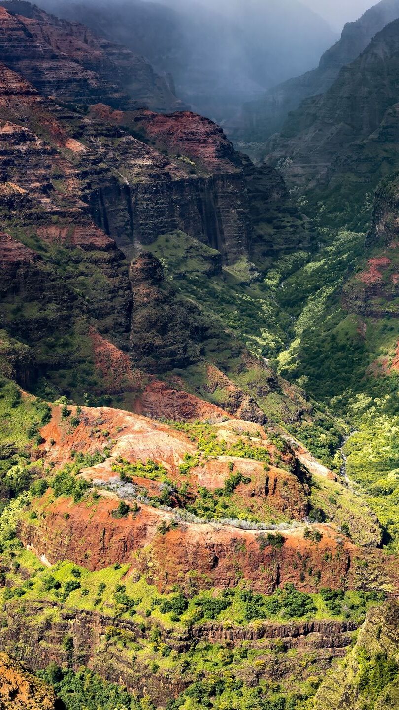 Kanion Canyon Waimea i góry na wyspie Kauai na Hawajach