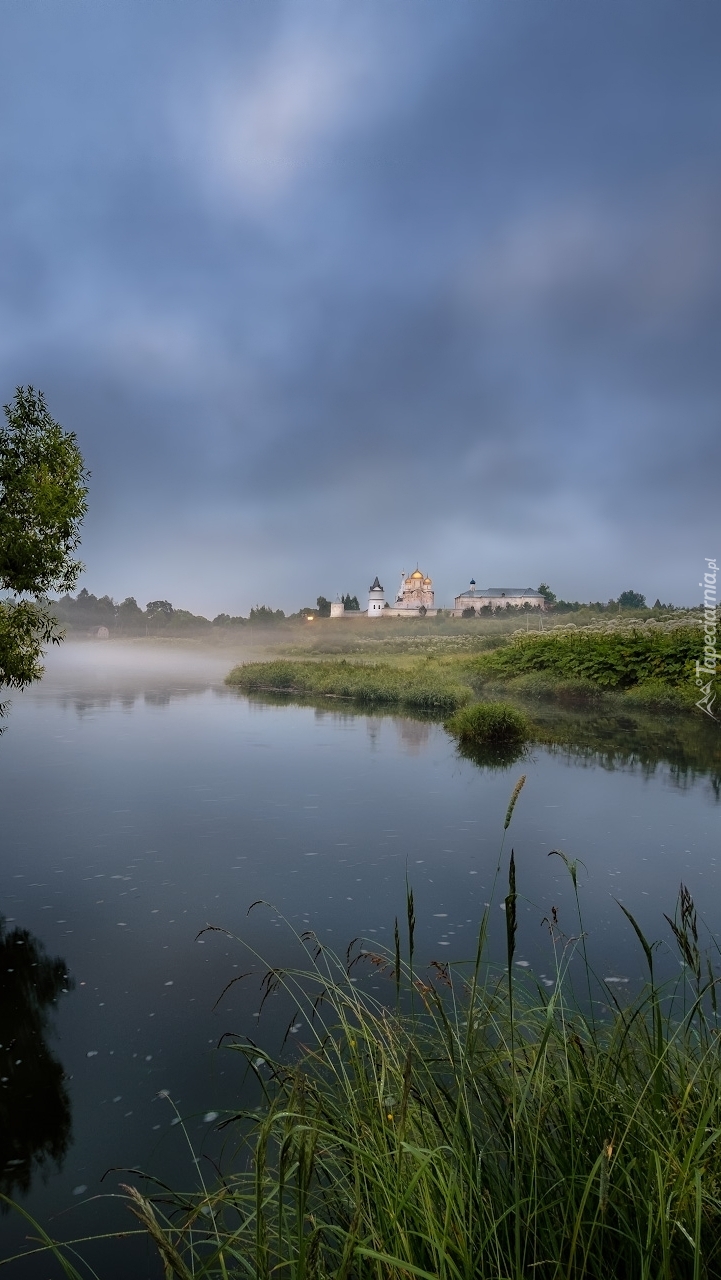 Klasztor Luzhetsky Monastery nad rzeką Moskwą