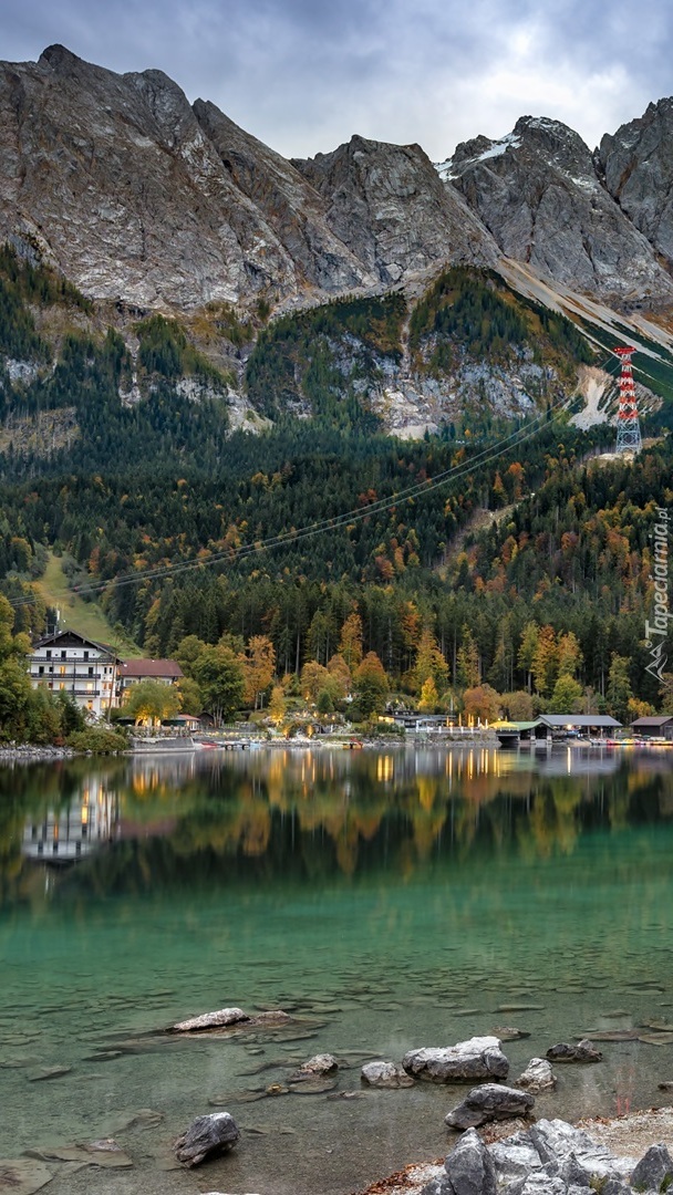 Kolejka linowa nad jeziorem Eibsee