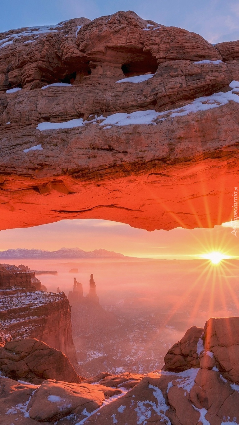 Łuk Mesa Arch w słońcu