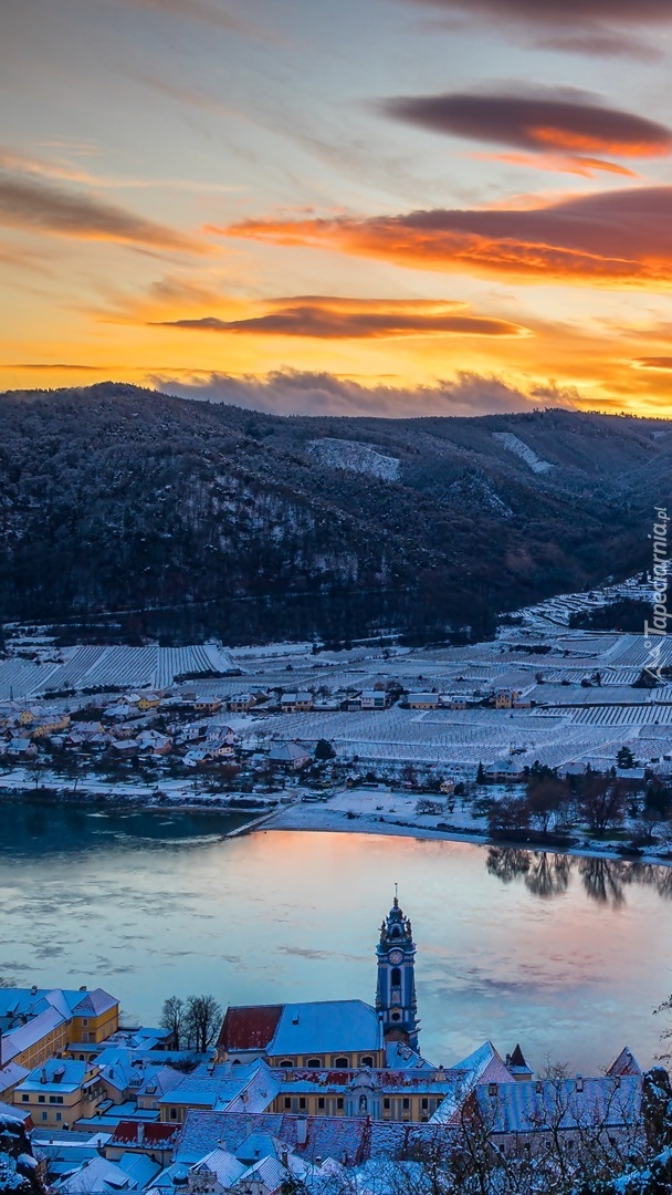 Miasteczko nad rzeką