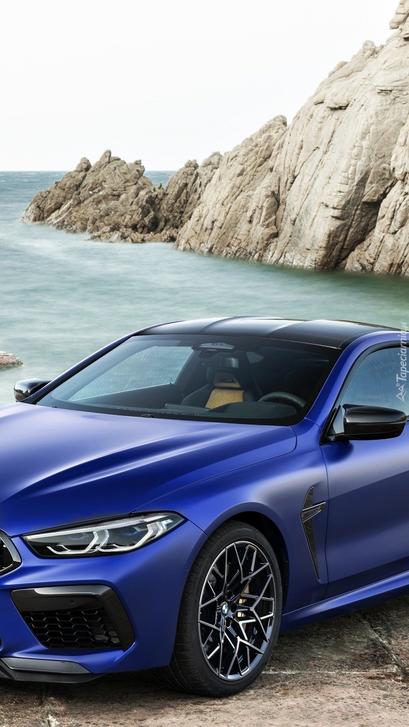 Niebieskie BMW M8 Competition