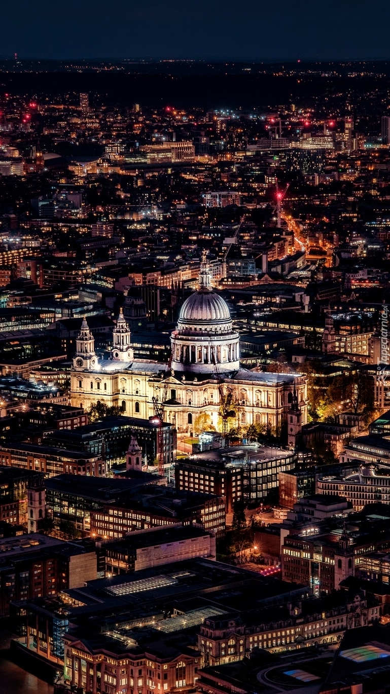 Oświetlona Katedra św.Pawła w Londynie