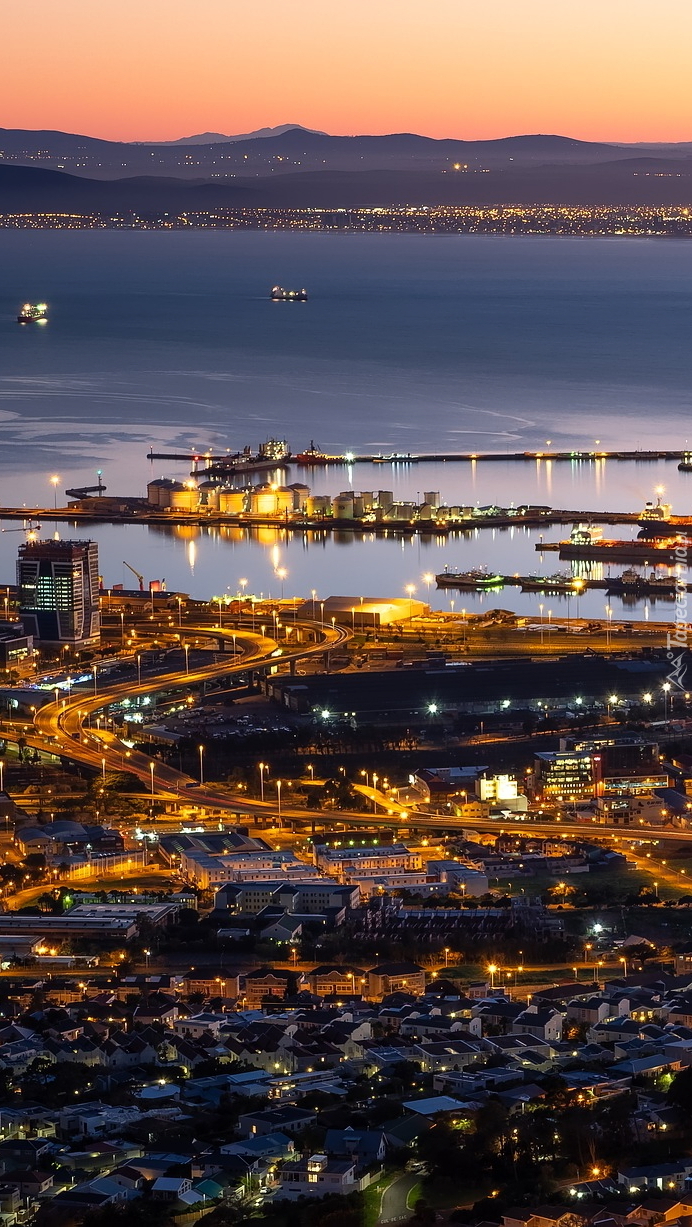 Oświetlony port w Kapsztadzie