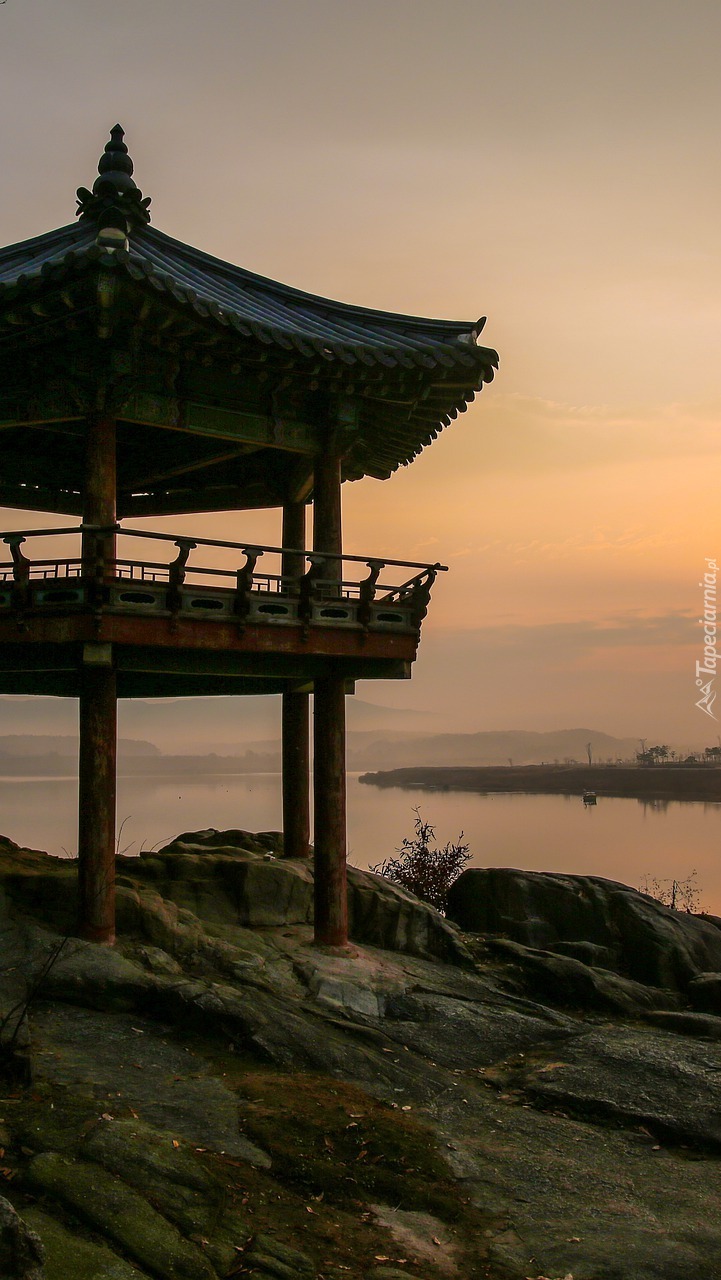 Pagoda na skałach w Yeoju