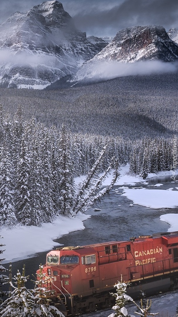 Pociąg w Parku Narodowym Banff