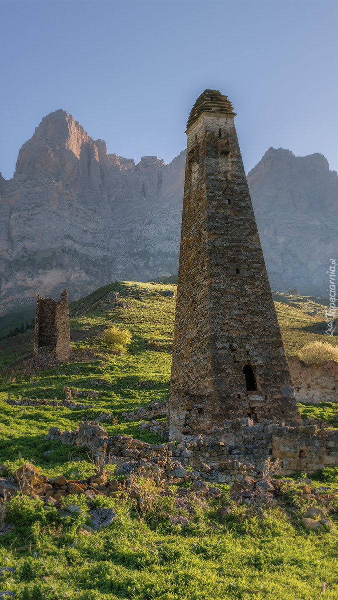 Ruiny wież obronnych na Kaukazie