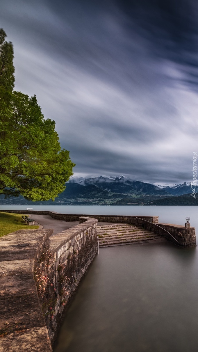 Schody nad jezioro Thunersee