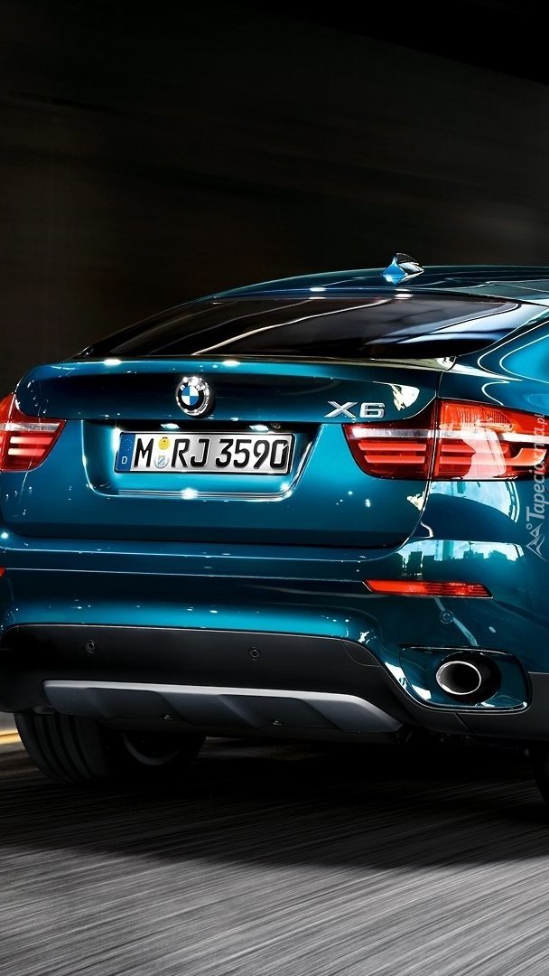 Tył niebieskiego BMW X6