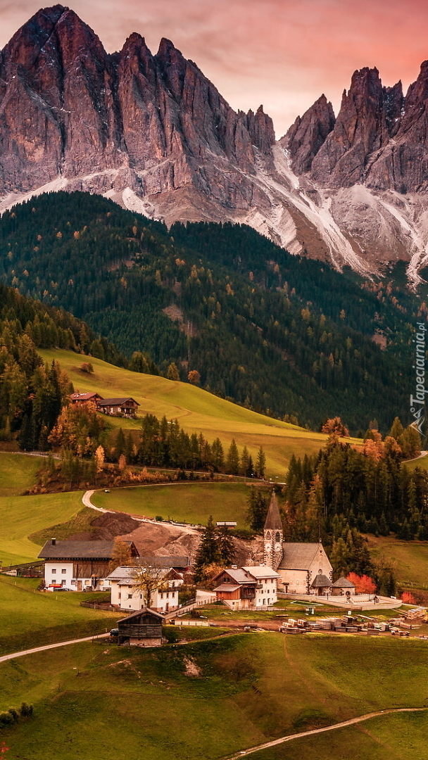Wieś Santa Maddalena we włoskich Dolomitach