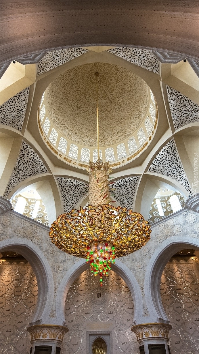 Wnętrze sali modlitewnej Wielkiego Meczetu Szejka Zajida