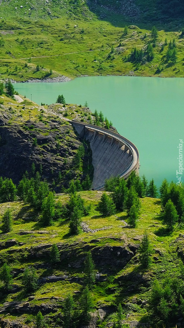 Zapora nad jeziorem Stausee Margaritze