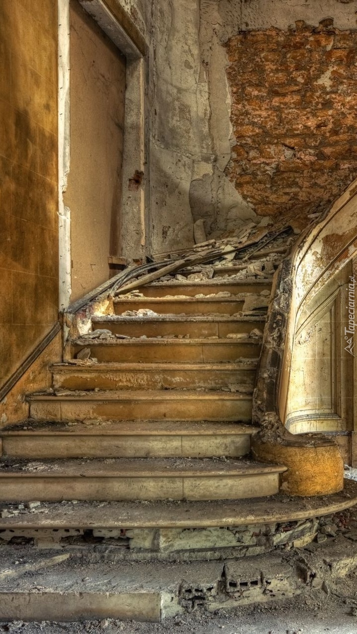 Zrujnowane schody