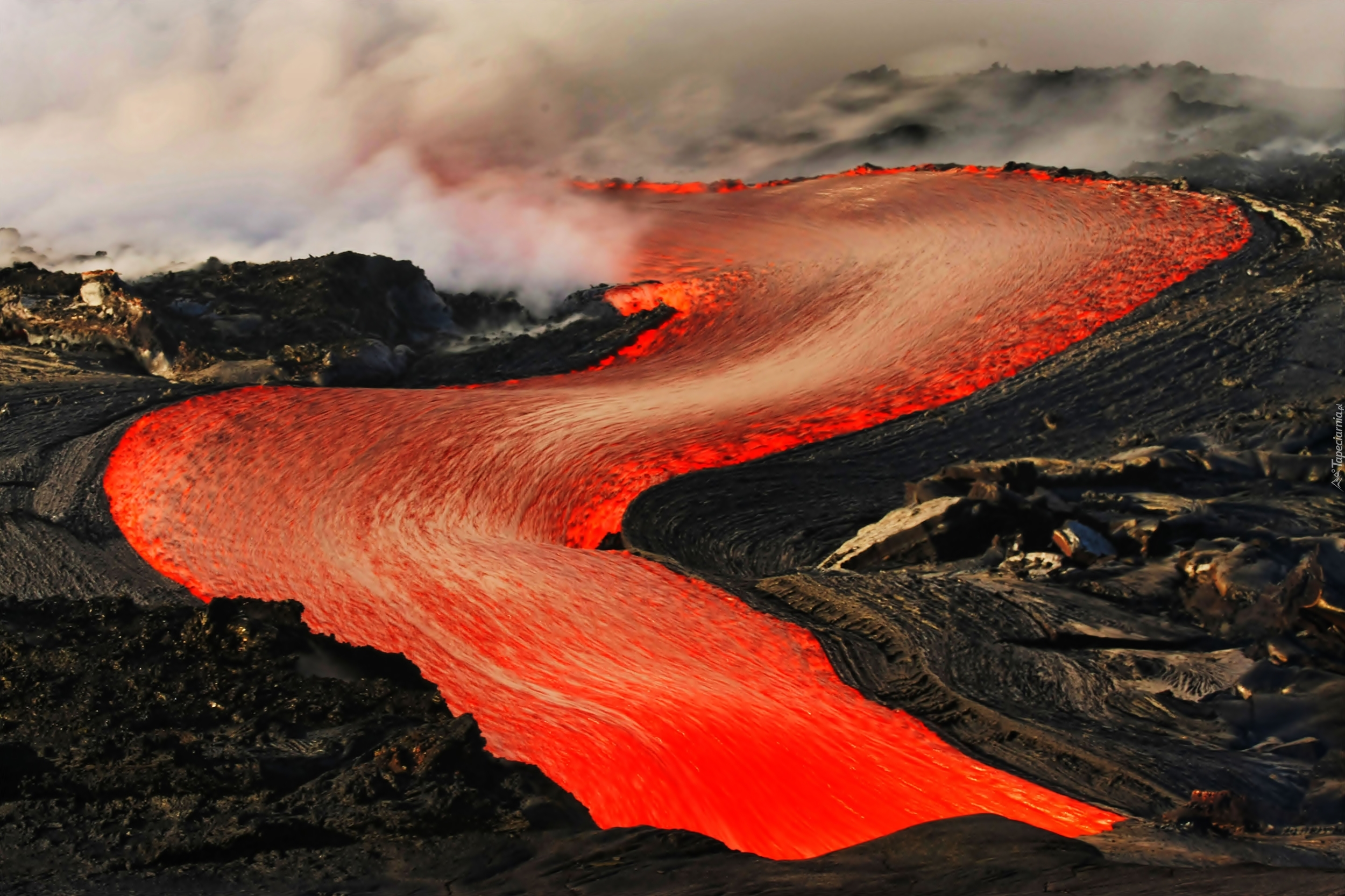 Wulkan, Erupcja, Lawa