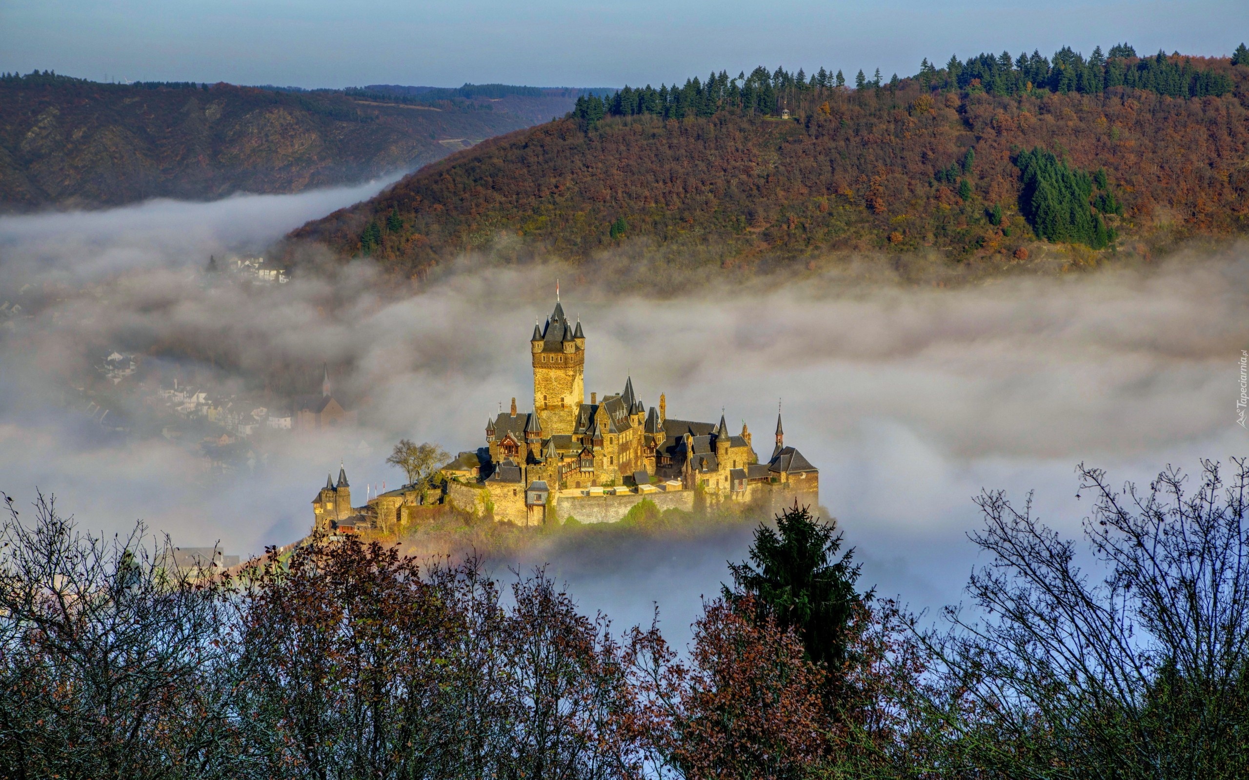 Zamek Reichsburg, Miasto Cochem, Niemcy, Wzgórze, Góry, Lasy, Mgła