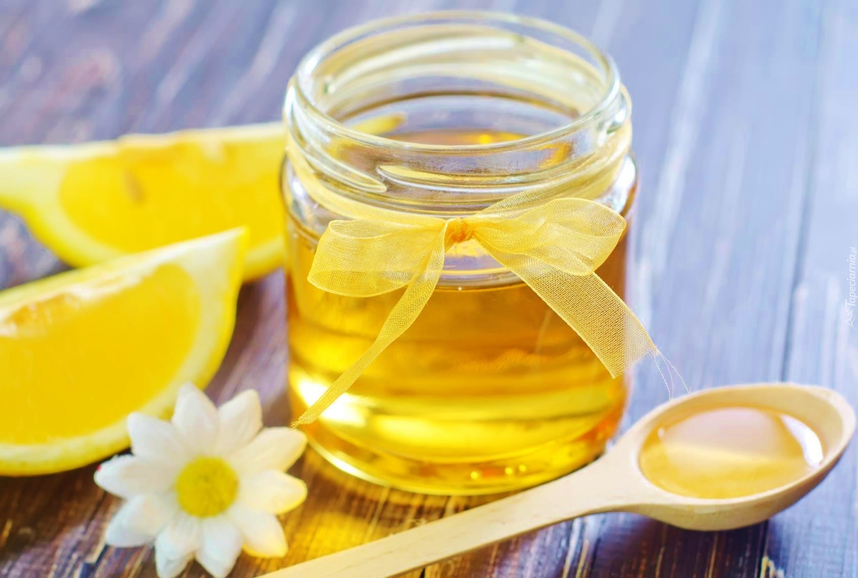 Мед и вода рецепт. Мед. Ложка для меда. Медовая вода. Мед с лимоном.