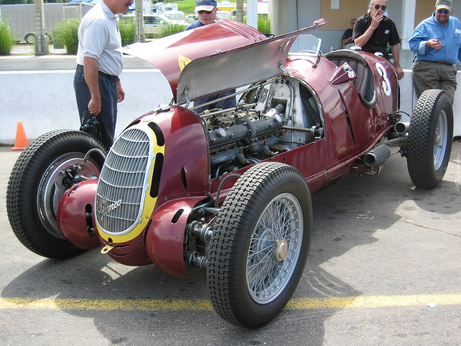 Alfa Romeo, koła , silnik, maska