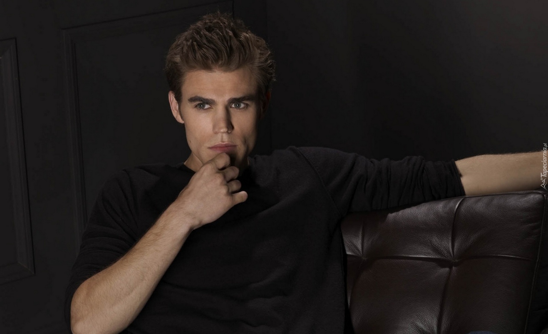 Paul Wesley, Czarna, Bluza