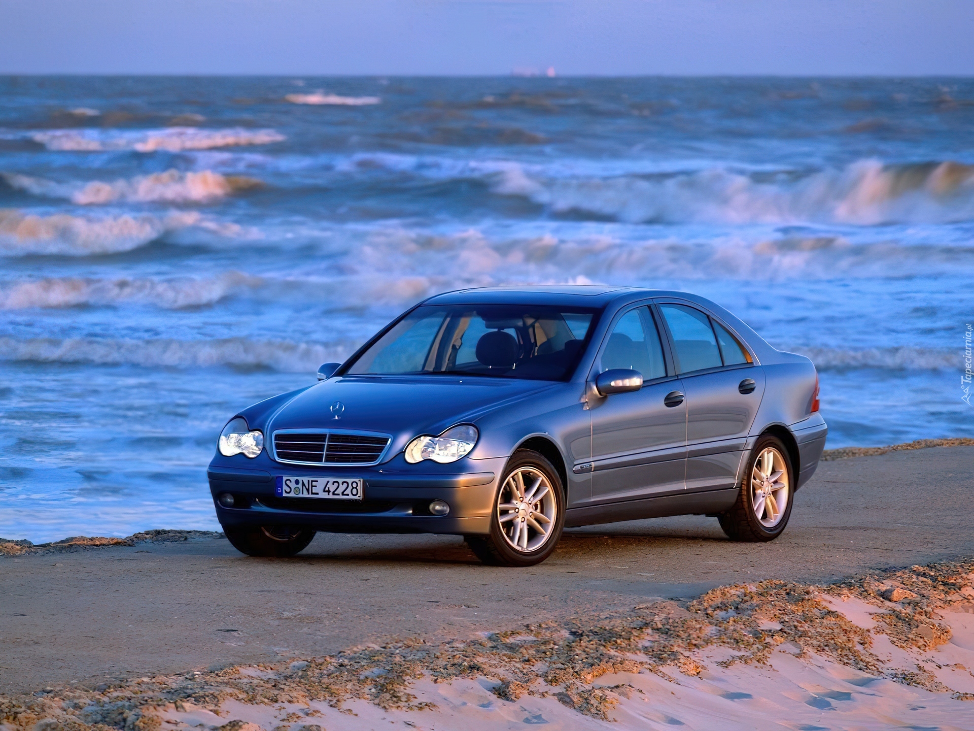 Mercedes, Fale, Plaża