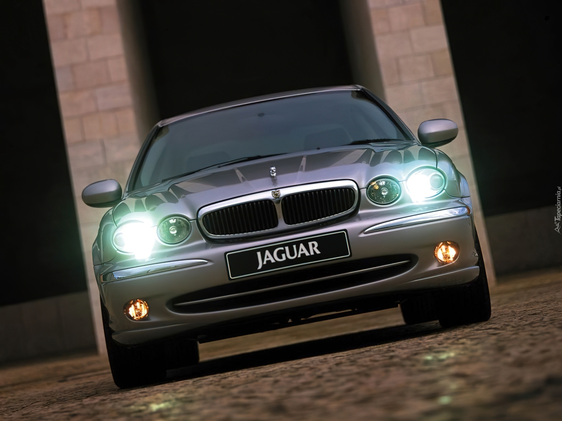 Jaguar X-Type, Przód