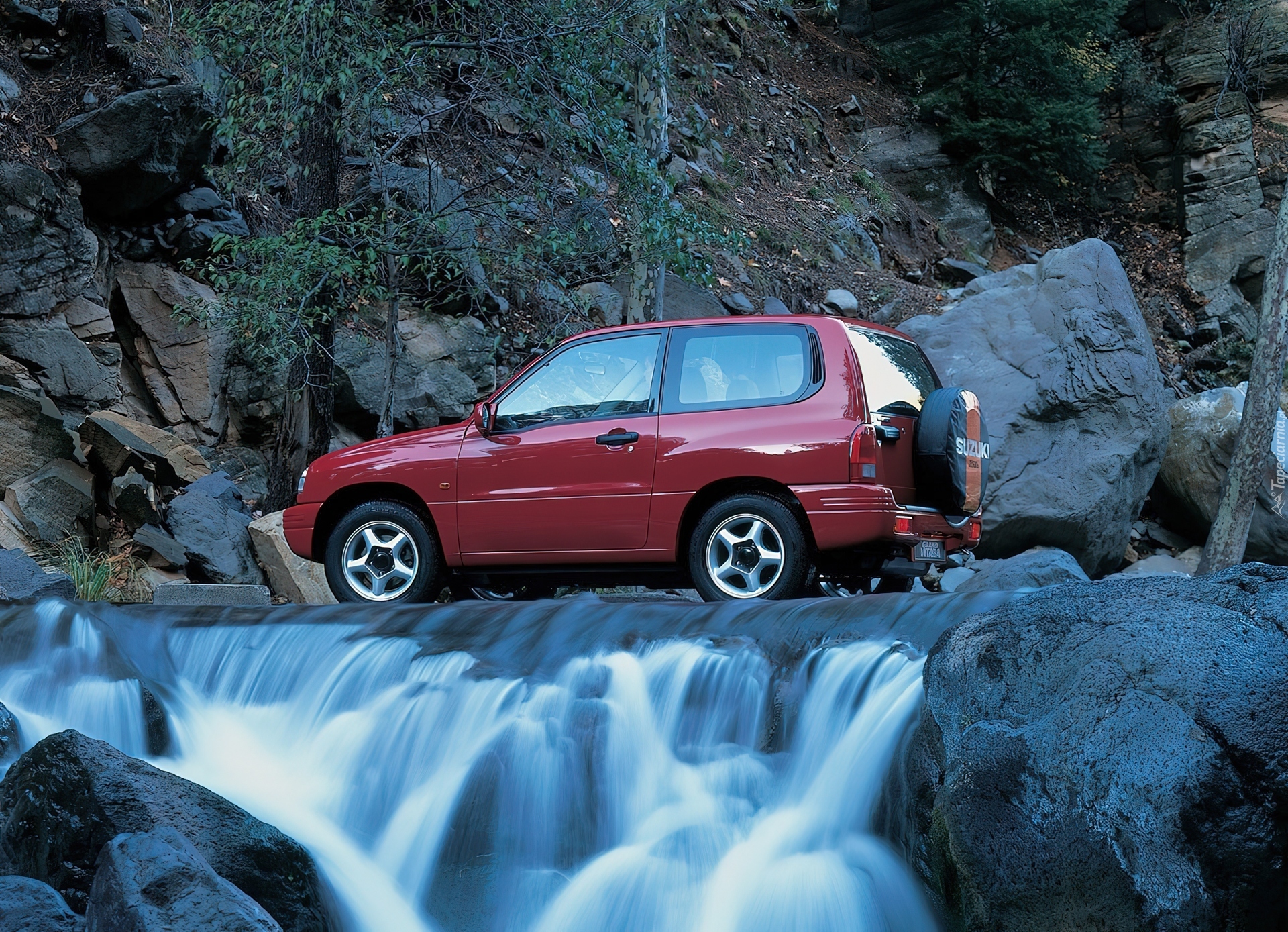 Suzuki Grand Vitara, Wodospad