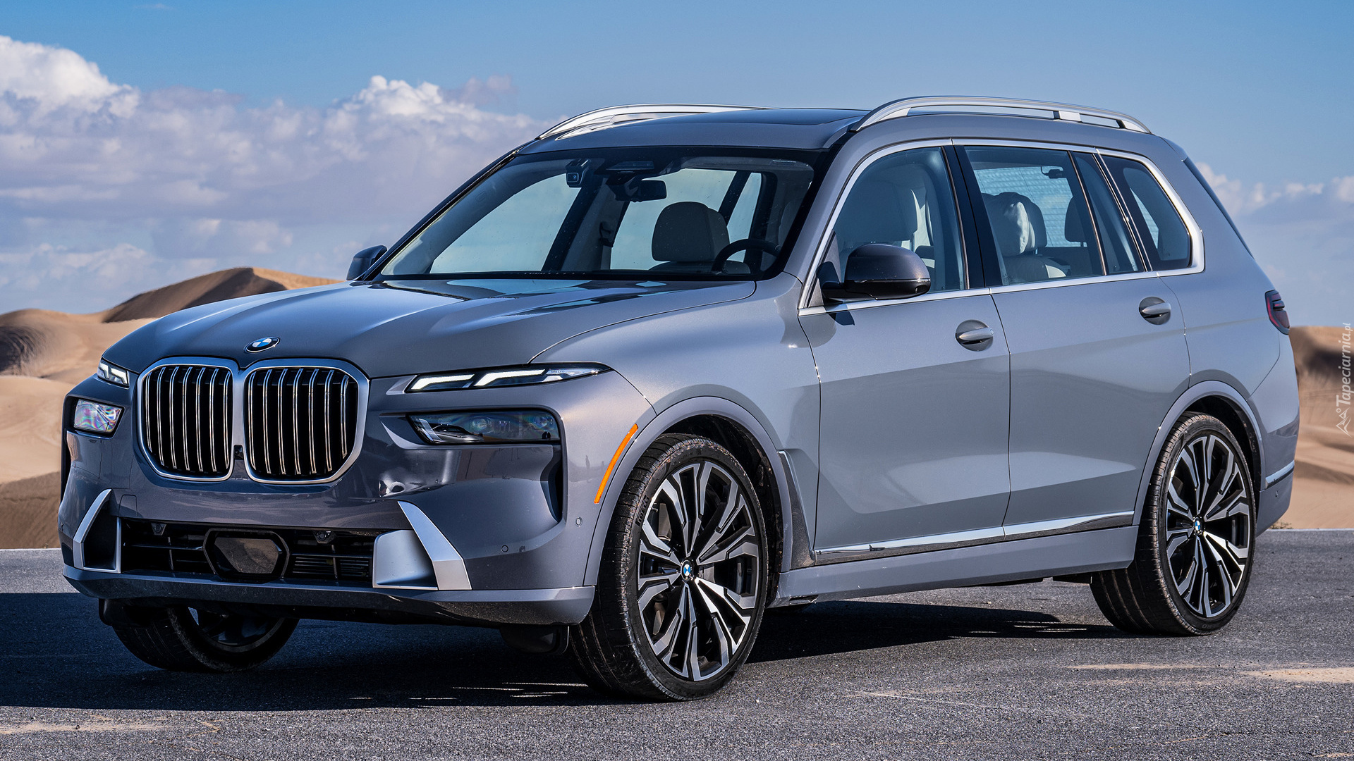 BMW X7, Bok, Przód