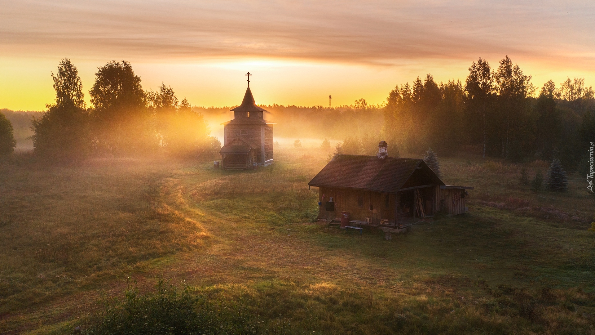 Wschód słońca, Wieś, Domy, Kaplica, Kościółek, Mgła, Drzewa