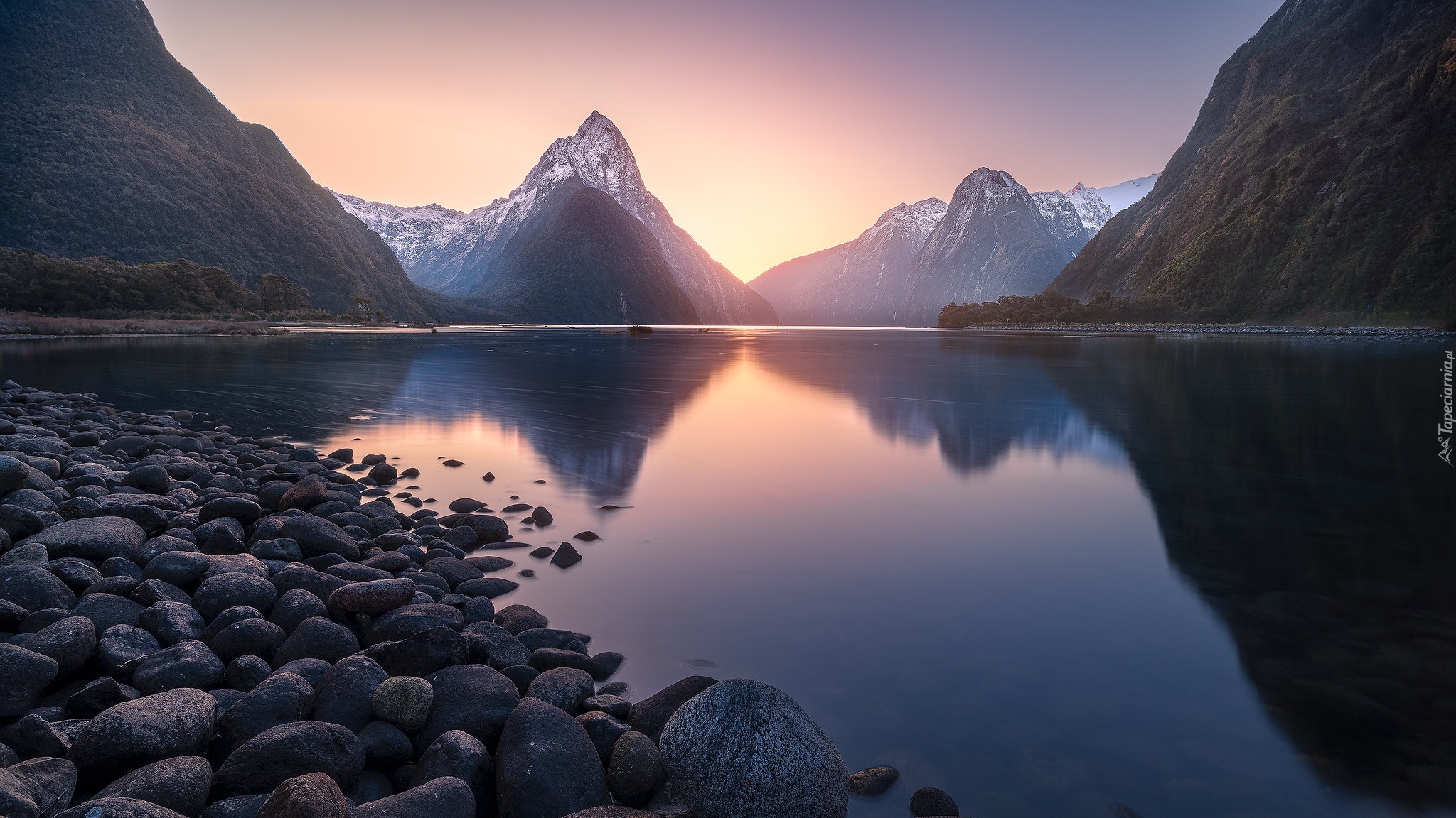 Nowa Zelandia, Zatoka Milforda, Fiord Milford, Góry, Alpy Południowe, Kamienie, Park Narodowy Fiordland