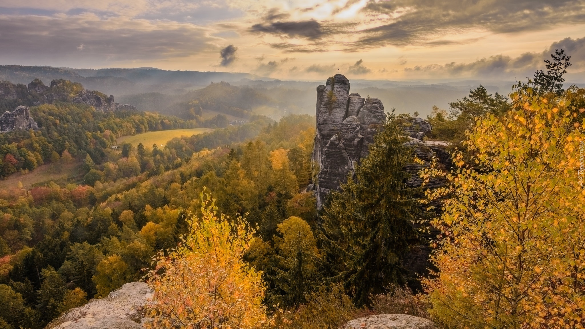 Jesień, Park Narodowy Saskiej Szwajcarii, Skały, Drzewa, Góry Połabskie, Niemcy