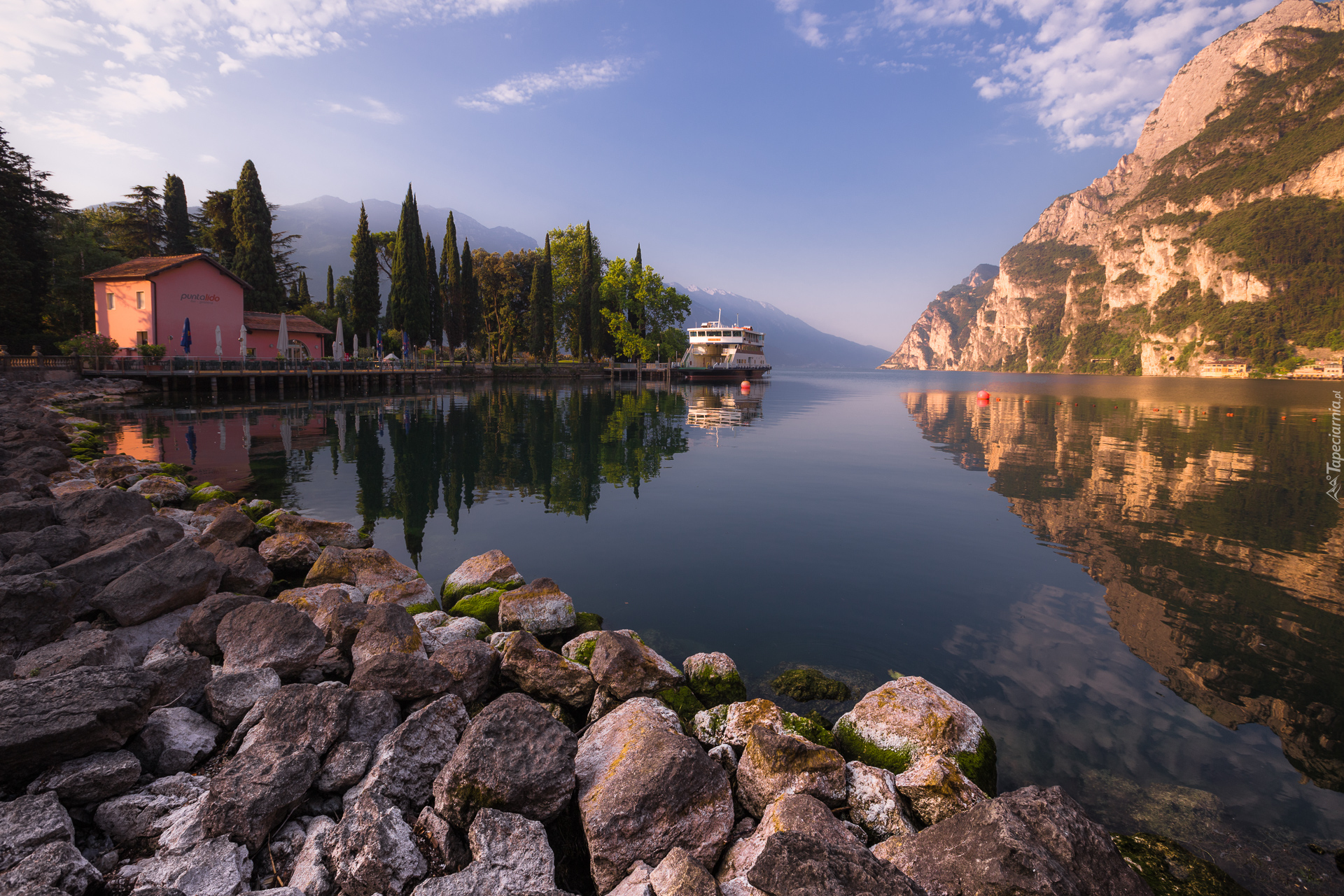 Jezioro Garda, Góry, Dom, Statek, Kamienie, Riva del Garda, Trento, Włochy