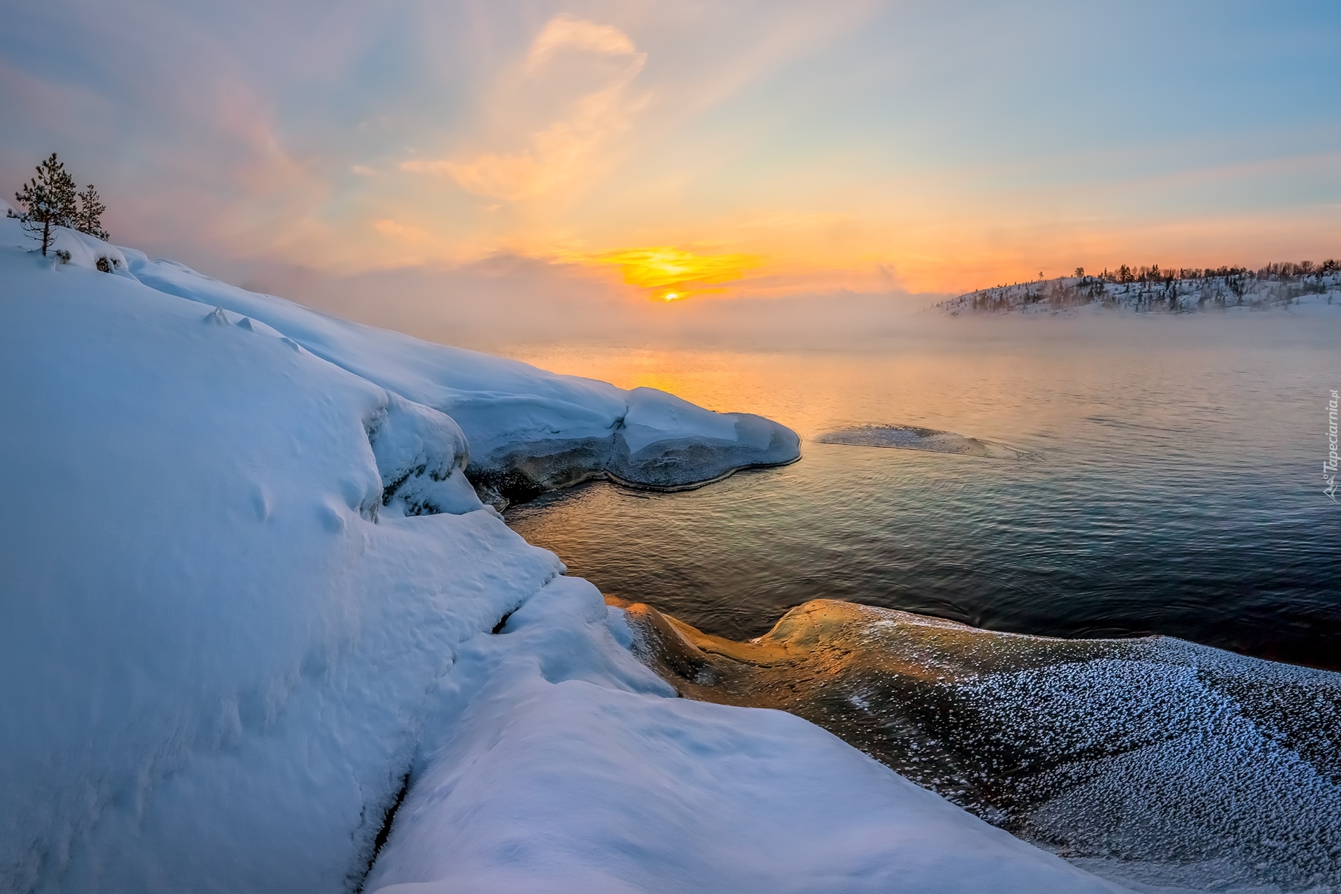 Zima, Jezioro Ładoga, Mgła, Wschód słońca, Drzewa, Karelia, Rosja