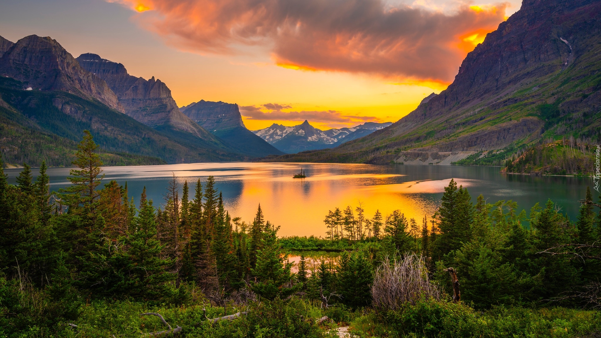 Park Narodowy Glacier, Jezioro, Saint Mary Lake, Góry Skaliste, Drzewa, Chmury, Zachód słońca, Stan Montana, Stany Zjednoczone