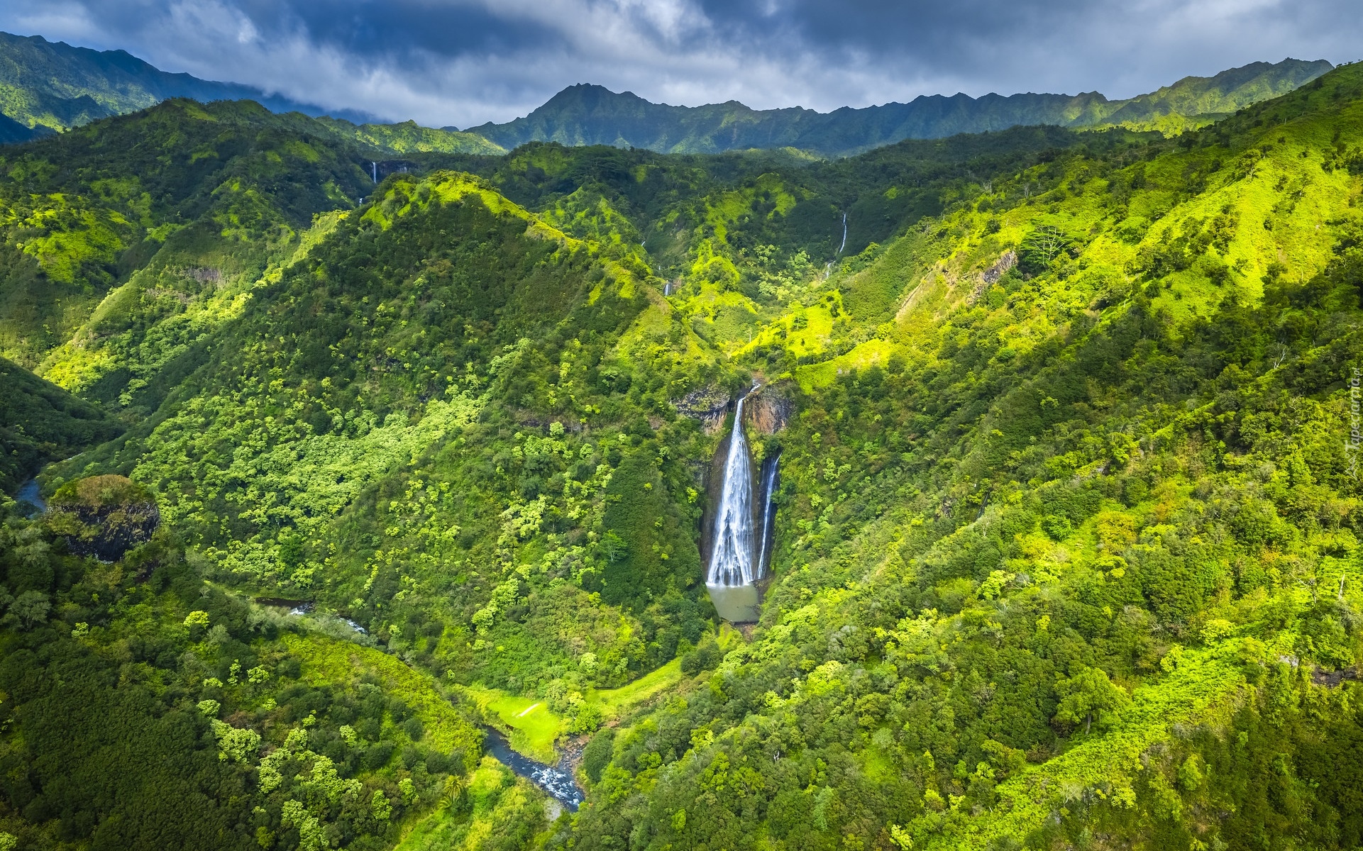 Góry, Las, Drzewa, Wodospad, Jurassic Falls, Rzeka, Chmury, Napali Coast, Na Pali Coast State Wilderness Park, Hawaje, Stany Zjednoczone