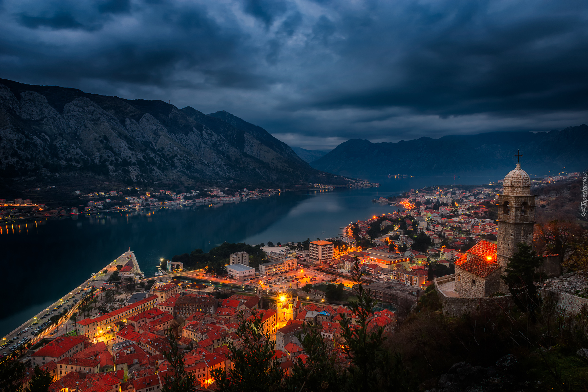 Miasto Kotor, Czarnogóra, Zatoka Kotorska, Morze, Noc, Góry, Oświetlone, Domy